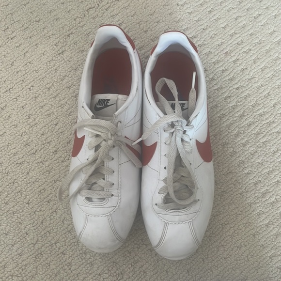 Red and white vintage Nike Cortez shoes - Picture 2 of 3